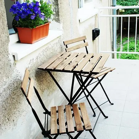 Vlhka Apartment